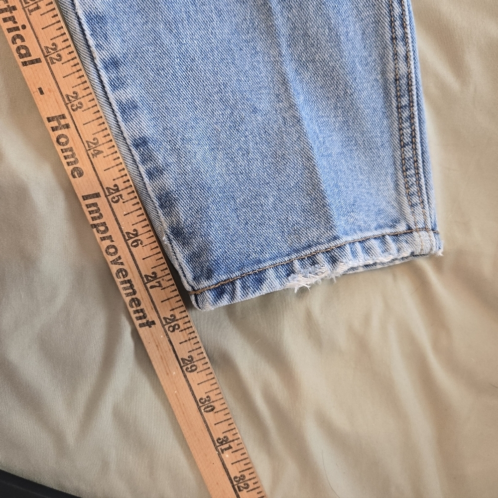 VTG 80s Bill Blass Denim Mom Jeans in a Light Wash - Picture 9 of 11